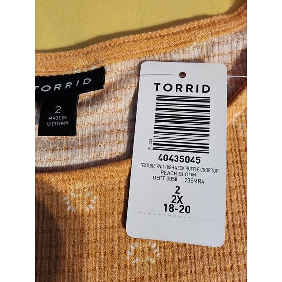 Torrid Textured Knit Ruffle Crop Top Peach Size 2 NWT - Picture 3 of 5